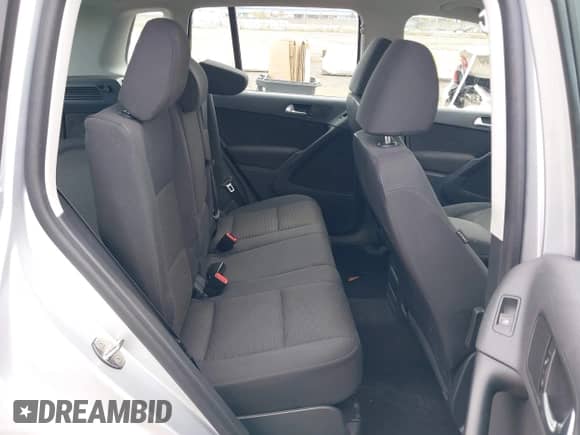 2017 Volkswagen Tiguan S с VIN WVGBV7AX3HK053284, выставлен на аукционе IAAI как лот 43509259 с пробегом 29 389 миль миль и . История ставок и продаж доступна на DreamBid. Изображение 8.