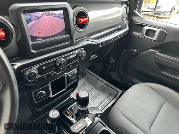 2022 Jeep Wrangler Unlimited Willys z VIN 1C4HJXDN6NW195685, wystawiony jako Copart lot #87094405 z przebiegiem 142 158 mil mil oraz Czysty tytuł • Clean title. Historia ofert i sprzedaży dostępna na DreamBid. Obrazek 11.