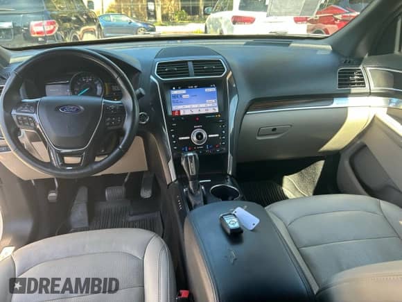 2019 Ford Explorer Limited z VIN 1FM5K8F80KGA52780, wystawiony jako Copart lot #90130305 z przebiegiem 131 865 mil mil oraz Czysty tytuł • Clean title. Historia ofert i sprzedaży dostępna na DreamBid. Obrazek 9.