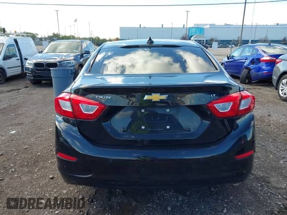 2019 Chevrolet Cruze LT с VIN 1G1BE5SM8K7130716, выставлен на аукционе IAAI как лот 43404375 с пробегом 132 432 миль миль и . История ставок и продаж доступна на DreamBid. Изображение 16.