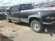 2000 Chevrolet Silverado 2500 LS с VIN 1GCGK29U7YE290102, выставлен на аукционе IAAI как лот 43063377 с пробегом 150 337 миль миль и . История ставок и продаж доступна на DreamBid. Изображение 14.