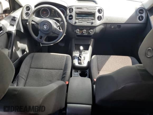 2012 Volkswagen Tiguan S с VIN WVGAV7AX8CW607156, выставлен на аукционе Copart как лот 82101235 с пробегом 105 144 миль миль и Чистый • Clean title. История ставок и продаж доступна на DreamBid. Изображение 8.