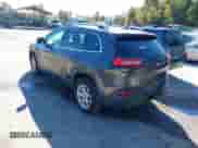 2014 Jeep Cherokee Latitude z VIN 1C4PJMCS3EW203811, wystawiony jako IAAI lot #43485562 z przebiegiem 152 937 mil mil oraz . Historia ofert i sprzedaży dostępna na DreamBid. Obrazek 3.