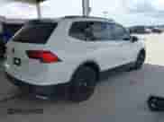 2019 Volkswagen Tiguan S с VIN 3VV1B7AXXKM050067, выставлен на аукционе IAAI как лот 42645660 с пробегом 37 131 миль миль и . История ставок и продаж доступна на DreamBid. Изображение 4.