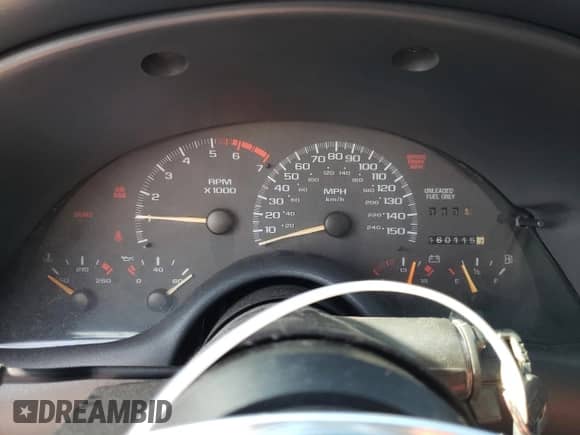 1997 Chevrolet Camaro Z28 z VIN 2G1FP22P2V2105245, wystawiony jako Copart lot #57292325 z przebiegiem 160 115 mil mil oraz Czysty tytuł • Clean title. Historia ofert i sprzedaży dostępna na DreamBid. Obrazek 9.