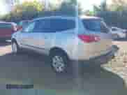 2011 Chevrolet Traverse LS z VIN 1GNKREEDXBJ157790, wystawiony jako IAAI lot #43457734 z przebiegiem 155 068 mil mil oraz . Historia ofert i sprzedaży dostępna na DreamBid. Obrazek 3.