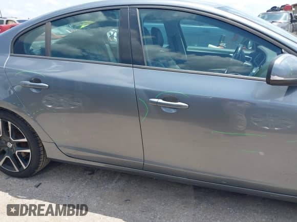 2017 Volvo S60 Dynamic с VIN YV126MFL1H2430565, выставлен на аукционе IAAI как лот 42201760 с пробегом 128 436 миль миль и . История ставок и продаж доступна на DreamBid. Изображение 13.