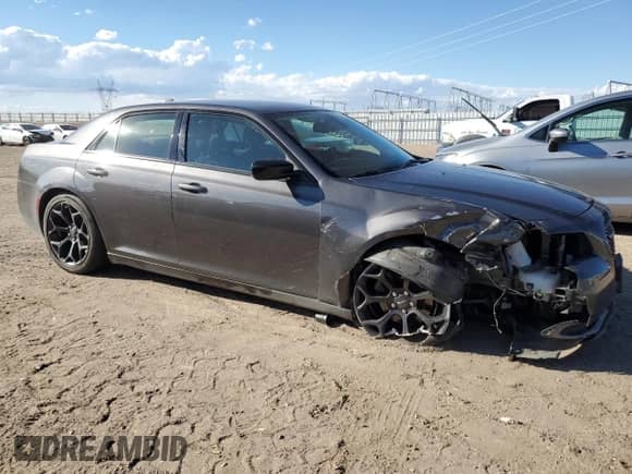 2019 Chrysler 300 Touring z VIN 2C3CCAAG6KH738698, wystawiony jako Copart lot #83997095 z przebiegiem 58 628 mil mil oraz Szkoda całkowita • Salvage title. Historia ofert i sprzedaży dostępna na DreamBid. Obrazek 4.