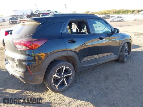 2022 Chevrolet TrailBlazer RS z VIN KL79MUSL5NB081466, wystawiony jako IAAI lot #43451463 z przebiegiem 36 989 mil mil oraz . Historia ofert i sprzedaży dostępna na DreamBid. Obrazek 4.