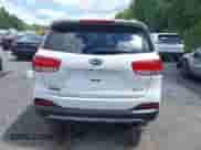 2017 Kia Sorento EX z VIN 5XYPHDA52HG321827, wystawiony jako IAAI lot #42747294 z przebiegiem 106 737 mil mil oraz . Historia ofert i sprzedaży dostępna na DreamBid. Obrazek 16.
