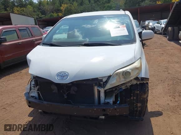 2011 Toyota Sienna LE AAS with VIN 5TDKK3DC3BS048357, listed as a IAAI auction lot 43199360 with 267,887 mi miles and . Bid and sale history available at DreamBid. Image 12.