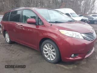 2013 Toyota Sienna XLE с VIN 5TDDK3DC5DS067049, выставлен на аукционе IAAI как лот 41650425 с пробегом 128 380 миль миль и . История ставок и продаж доступна на DreamBid. Изображение 1.