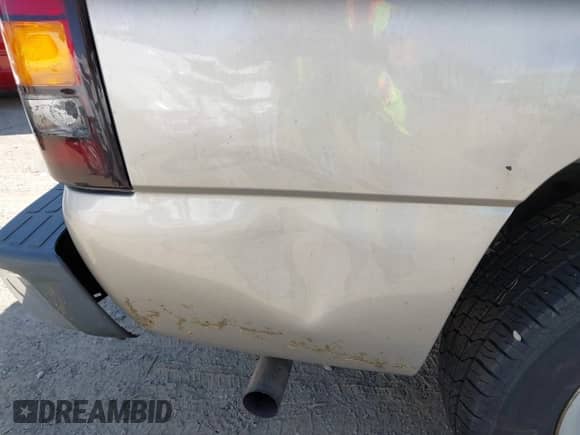 2005 GMC Sierra 1500 Work Truck z VIN 1GTEC14X75Z329484, wystawiony jako IAAI lot #42024970 z przebiegiem 193 068 mil mil oraz . Historia ofert i sprzedaży dostępna na DreamBid. Obrazek 6.