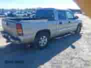 2005 GMC Sierra 1500 SLT z VIN 2GTEC13T251100136, wystawiony jako IAAI lot #41031903 z przebiegiem 440 920 mil mil oraz . Historia ofert i sprzedaży dostępna na DreamBid. Obrazek 4.