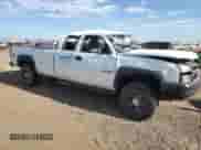 2006 Chevrolet Silverado 2500HD LT1 с VIN 1GCHK29UX6E139580, выставлен на аукционе Copart как лот 63499385 с пробегом 213 455 миль миль и Списание • Salvage title. История ставок и продаж доступна на DreamBid. Изображение 4.