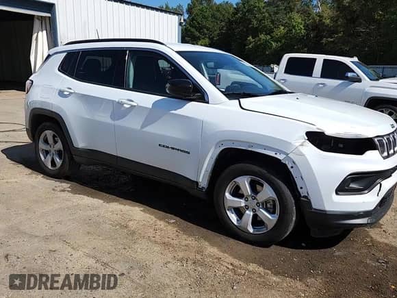 2022 Jeep Compass Latitude with VIN 3C4NJCBB9NT138276, listed as a Copart auction lot 85752985 with 58,022 mi miles and Salvage title. Bid and sale history available at DreamBid. Image 15.