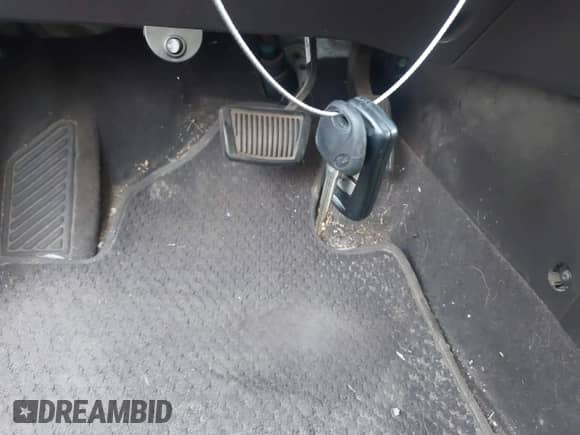 2012 Hyundai Santa Fe SE with VIN 5XYZHDAG8CG167966, listed as a IAAI auction lot 42901636 with 113,334 mi miles and . Bid and sale history available at DreamBid. Image 11.