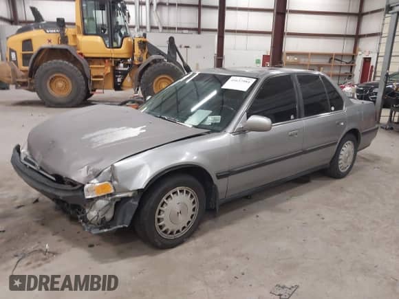 1991 Honda Accord с VIN JHMCB7684MC034393, выставлен на аукционе IAAI как лот 41637984 с пробегом 131 830 миль миль и . История ставок и продаж доступна на DreamBid. Изображение 2.