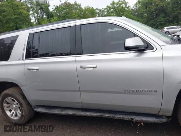 2018 Chevrolet Suburban LT с VIN 1GNSKHKC9JR399374, выставлен на аукционе IAAI как лот 42662435 с пробегом 89 727 миль миль и . История ставок и продаж доступна на DreamBid. Изображение 14.