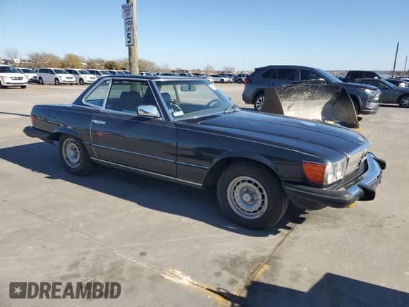 1985 Mercedes-Benz SL z VIN WDBBA45C6FA029973, wystawiony jako Copart lot #85500844 z przebiegiem 107 392 mil mil oraz Czysty tytuł • Clean title. Historia ofert i sprzedaży dostępna na DreamBid. Obrazek 4.