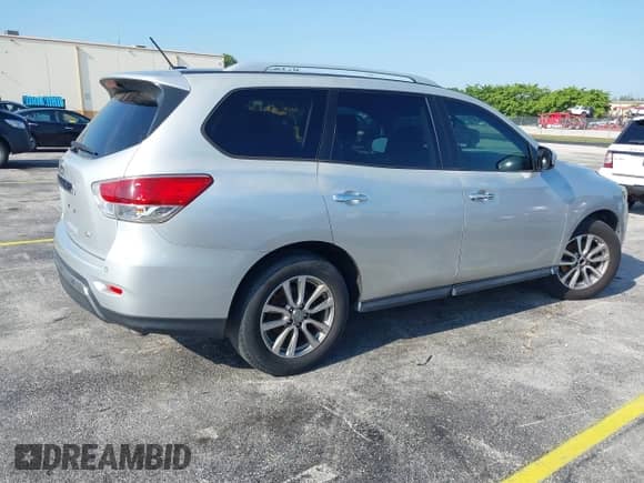 2015 Nissan Pathfinder SL с VIN 5N1AR2MNXFC617601, выставлен на аукционе IAAI как лот 42335005 с пробегом 121 903 миль миль и . История ставок и продаж доступна на DreamBid. Изображение 4.