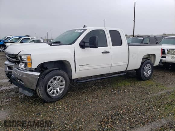 2011 Chevrolet Silverado 2500HD LT with VIN 1GC2KXCG1BZ106296, listed as a Copart auction lot 86207964 with 284,049 mi miles and Salvage title. Bid and sale history available at DreamBid. Image 1.