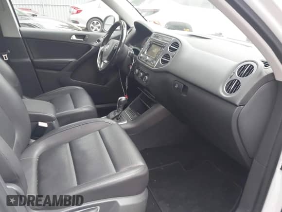 2012 Volkswagen Tiguan S с VIN WVGBV7AX3CW509222, выставлен на аукционе IAAI как лот 43547621 с пробегом 148 304 миль миль и . История ставок и продаж доступна на DreamBid. Изображение 5.
