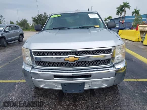 2013 Chevrolet Silverado 1500 LS z VIN 3GCPCREA3DG285970, wystawiony jako IAAI lot #43182821 z przebiegiem 289 384 mil mil oraz . Historia ofert i sprzedaży dostępna na DreamBid. Obrazek 12.