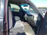 2000 Chevrolet Silverado 1500 LS z VIN 2GCEC19TXY1227986, wystawiony jako IAAI lot #43159851 z przebiegiem 300 863 mil mil oraz . Historia ofert i sprzedaży dostępna na DreamBid. Obrazek 5.