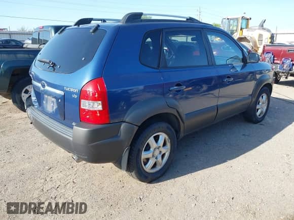 2005 Hyundai Tucson GLS with VIN KM8JN72D25U064079, listed as a IAAI auction lot 41978532 with 216,775 mi miles and . Bid and sale history available at DreamBid. Image 4.