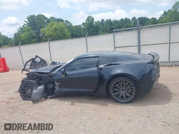 2015 Chevrolet Corvette Z06 3LZ with VIN 1G1YT2D6XF5601845, listed as a IAAI auction lot 42564055 with 99,989 mi miles and . Bid and sale history available at DreamBid. Image 15.