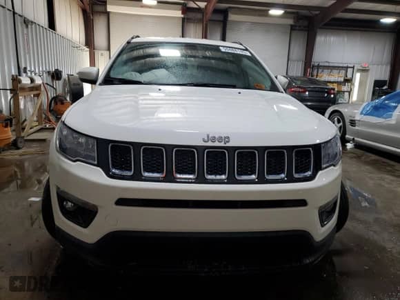 2020 Jeep Compass Altitude с VIN 3C4NJDBB0LT240052, выставлен на аукционе Copart как лот 59488145 с пробегом 24 960 миль миль и Списание • Salvage title. История ставок и продаж доступна на DreamBid. Изображение 5.