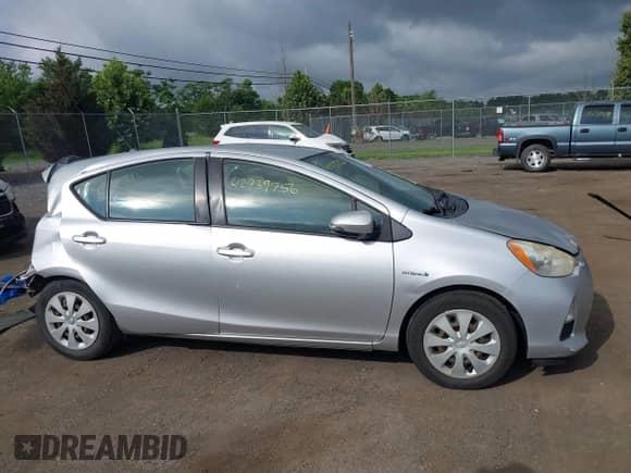 2012 Toyota Prius One z VIN JTDKDTB39C1022888, wystawiony jako IAAI lot #42739756 z przebiegiem 146 828 mil mil oraz . Historia ofert i sprzedaży dostępna na DreamBid. Obrazek 13.