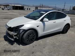 2021 Tesla Model Y Long Range with VIN 5YJYGDEE8MF262978, listed as a Copart auction lot 65747354 with 36,710 mi miles and Salvage title. Bid and sale history available at DreamBid. Image 1.