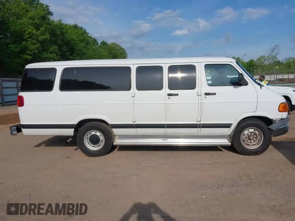 2000 Dodge Passenger with VIN 2B5WB35Z3YK170658, listed as a IAAI auction lot 42160385 with 69,843 mi miles and . Bid and sale history available at DreamBid. Image 13.