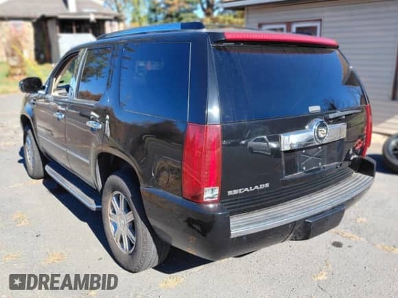 2007 Cadillac Escalade z VIN 1GYFK63897R213442, wystawiony jako Copart lot #85427365 z przebiegiem 142 745 mil mil oraz Czysty tytuł • Clean title. Historia ofert i sprzedaży dostępna na DreamBid. Obrazek 3.