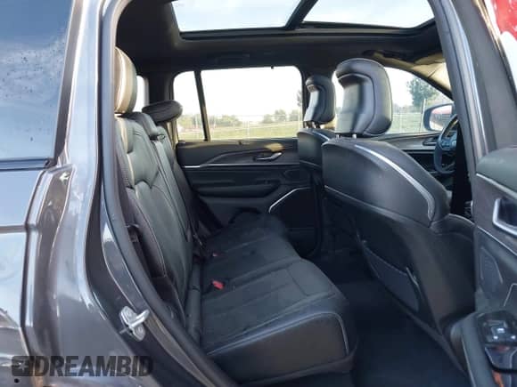 2023 Jeep Grand Cherokee Overland с VIN 1C4RJHDGXP8864365, выставлен на аукционе IAAI как лот 40502141 с пробегом 3 911 миль миль и . История ставок и продаж доступна на DreamBid. Изображение 8.