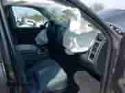 2018 Ram 1500 Express z VIN 3C6RR7KG1JG238637, wystawiony jako IAAI lot #42215424 z przebiegiem 85 769 mil mil oraz . Historia ofert i sprzedaży dostępna na DreamBid. Obrazek 5.