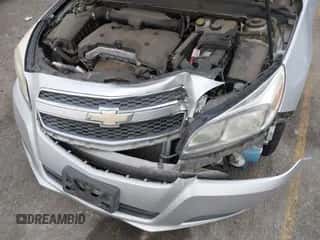 2013 Chevrolet Malibu LS z VIN 1G11B5SA4DF191791, wystawiony jako IAAI lot #43395752 z przebiegiem 112 173 mil mil oraz . Historia ofert i sprzedaży dostępna na DreamBid. Obrazek 6.