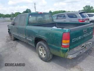 1999 Chevrolet Silverado 1500 LS z VIN 2GCEC19V1X1132510, wystawiony jako IAAI lot #42468725 z przebiegiem 220 290 mil mil oraz . Historia ofert i sprzedaży dostępna na DreamBid. Obrazek 3.