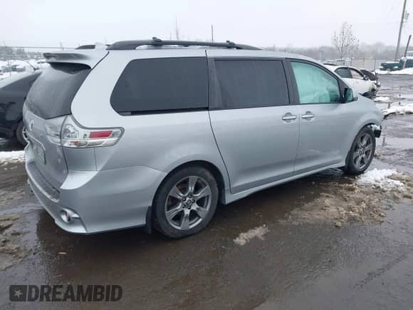 2020 Toyota Sienna SE z VIN 5TDXZ3DCXLS050058, wystawiony jako IAAI lot #41538623 z przebiegiem 120 245 mil mil oraz . Historia ofert i sprzedaży dostępna na DreamBid. Obrazek 4.