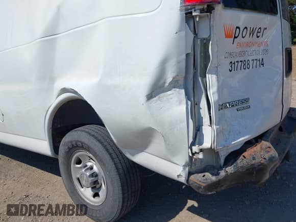2013 Chevrolet Express Cargo z VIN 1GCWGGBA6D1164616, wystawiony jako IAAI lot #43212841 z przebiegiem 298 070 mil mil oraz . Historia ofert i sprzedaży dostępna na DreamBid. Obrazek 6.