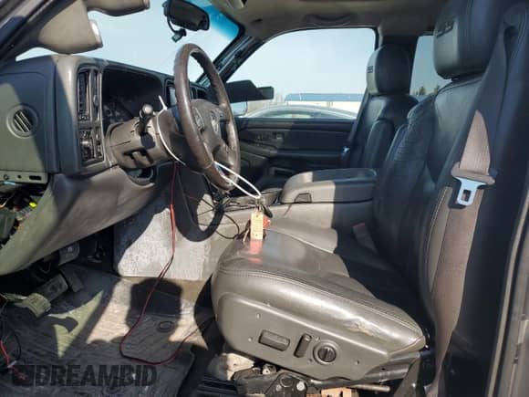 2006 Chevrolet Silverado SS с VIN 2GCEC19N561178209, выставлен на аукционе Copart как лот 44487665 с пробегом 155 319 миль миль и Списание • Salvage title. История ставок и продаж доступна на DreamBid. Изображение 7.