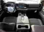 2022 Chevrolet Silverado 1500 RST z VIN 1GCUDEET6NZ599205, wystawiony jako Copart lot #42735645 z przebiegiem Nie podano mil oraz Czysty tytuł • Clean title. Historia ofert i sprzedaży dostępna na DreamBid. Obrazek 8.
