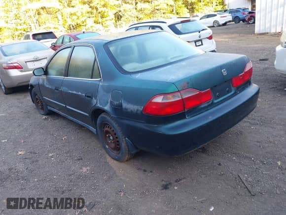 1998 Honda Accord LX z VIN 1HGCG5645WA225339, wystawiony jako IAAI lot #43502271 z przebiegiem 248 446 mil mil oraz . Historia ofert i sprzedaży dostępna na DreamBid. Obrazek 3.