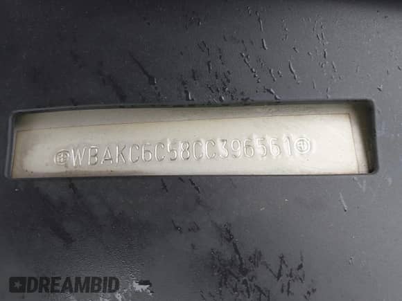 2012 BMW 7 Series 750i xDrive z VIN WBAKC6C58CC396561, wystawiony jako IAAI lot #42700568 z przebiegiem 135 433 mil mil oraz . Historia ofert i sprzedaży dostępna na DreamBid. Obrazek 9.