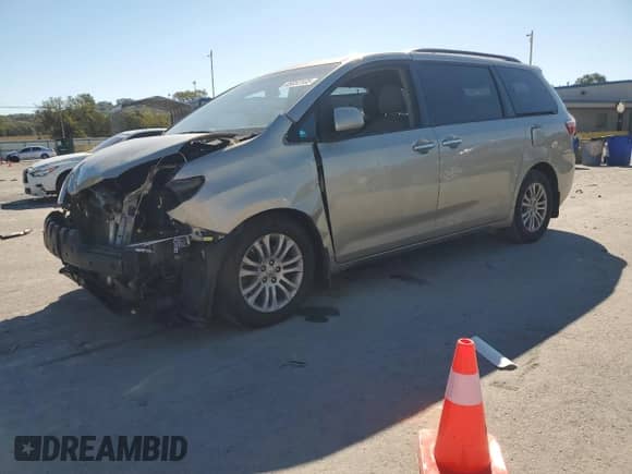 2017 Toyota Sienna XLE with VIN 5TDYZ3DC8HS831687, listed as a Copart auction lot 85853105 with 143,821 mi miles and Salvage title. Bid and sale history available at DreamBid. Image 1.