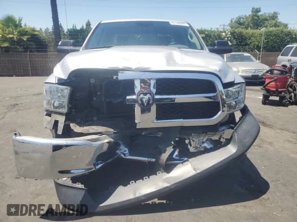 2018 Ram 1500 Tradesman z VIN 1C6RR6KM8JS290873, wystawiony jako Copart lot #63148965 z przebiegiem 97 900 mil mil oraz Szkoda całkowita • Salvage title. Historia ofert i sprzedaży dostępna na DreamBid. Obrazek 5.