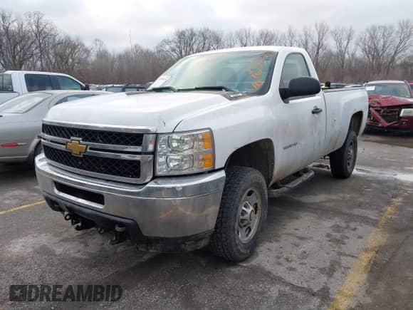 2011 Chevrolet Silverado 2500HD Work Truck z VIN 1GC0KVCG4BF195844, wystawiony jako IAAI lot #41510415 z przebiegiem 52 040 mil mil oraz . Historia ofert i sprzedaży dostępna na DreamBid. Obrazek 2.