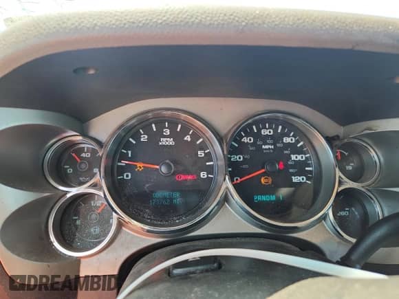 2014 Chevrolet Silverado 2500HD Work Truck z VIN 1GC1CVCG7EF144165, wystawiony jako Copart lot #80865725 z przebiegiem 173 762 mil mil oraz Szkoda całkowita • Salvage title. Historia ofert i sprzedaży dostępna na DreamBid. Obrazek 9.